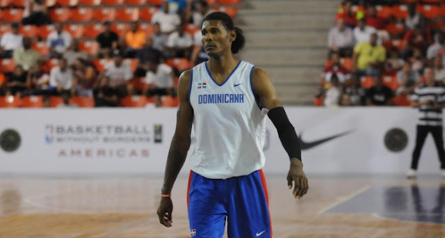 Edward Santana gana espacio, después de primeros intentos con RD BALONCESTO DOMINICANO